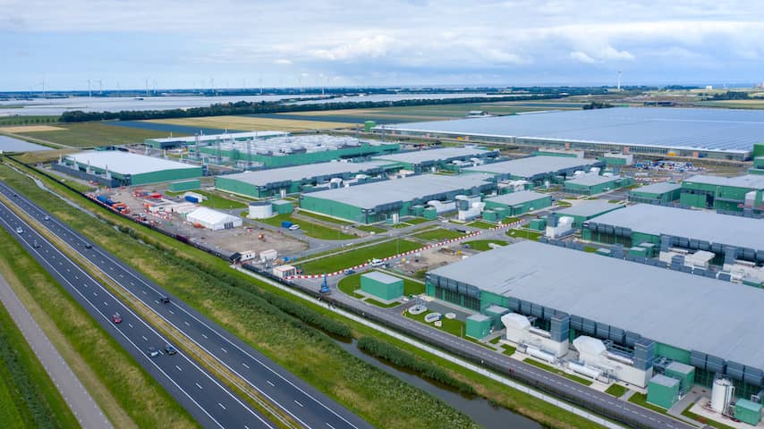 Britten onderzoeken omkoping rond Microsoft-datacenter in Nederland Britten onderzoeken omkoping rond Microsoft-datacenter in Nederland
