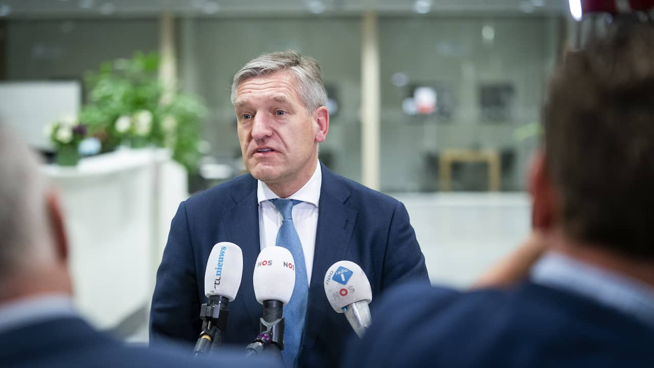 Burgemeester Leeuwarden boos op Faber vanwege kritiek op Efteling-uitje Burgemeester Leeuwarden boos op Faber vanwege kritiek op Efteling-uitje