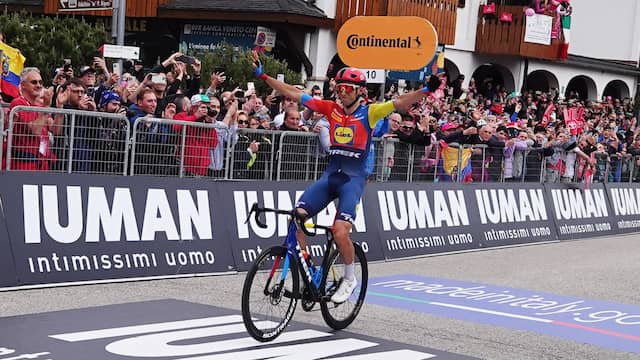 EK-winnaar en 87-voudig-international Anouk Dekker (38) beëindigt loopbaan EK-winnaar en 87-voudig-international Anouk Dekker (38) beëindigt loopbaan
