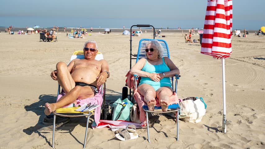 In beeld | Drukbezochte stranden en terrassen op warmste dag van de week In beeld | Drukbezochte stranden en terrassen op warmste dag van de week