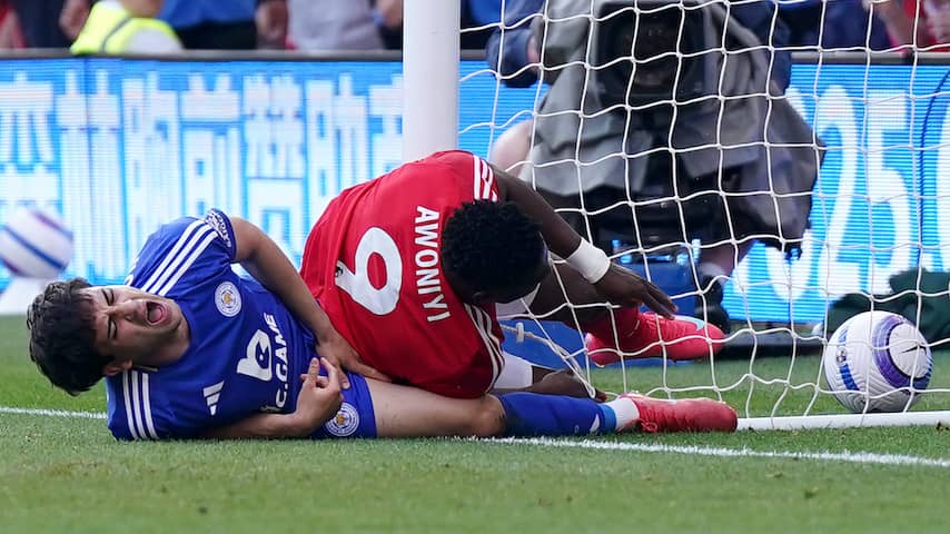 Nottingham Forest-spits Awoniyi na spoedoperatie in kunstmatige coma gebracht