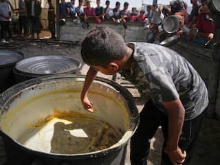 Tijdelijk en niet zonder kritiek: Dit weten we over hervatting van hulp aan Gaza Tijdelijk en niet zonder kritiek: Dit weten we over hervatting van hulp aan Gaza