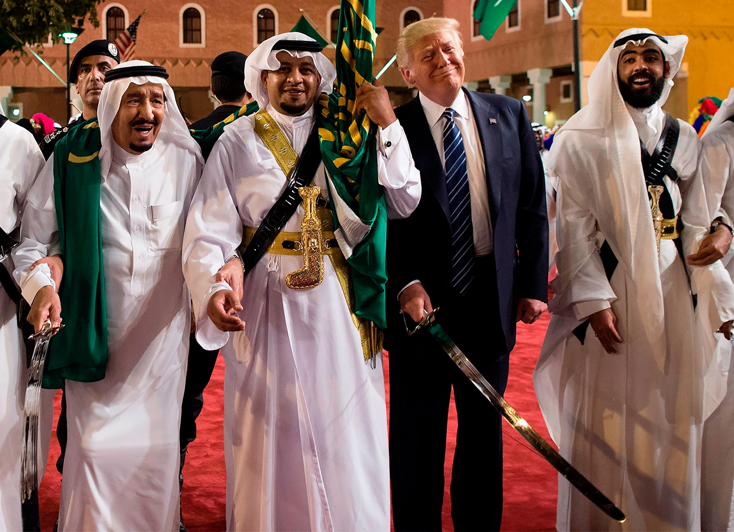 Trump-karavaan trekt door Midden-Oosten, maar laat Gaza en Israël links liggen Trump-karavaan trekt door Midden-Oosten, maar laat Gaza en Israël links liggen