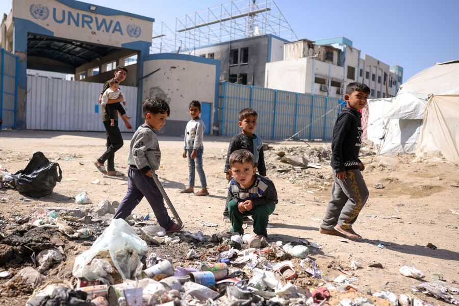 Video | Vrachtwagens met hulp rijden Gaza in terwijl aanvallen doorgaan Video | Vrachtwagens met hulp rijden Gaza in terwijl aanvallen doorgaan